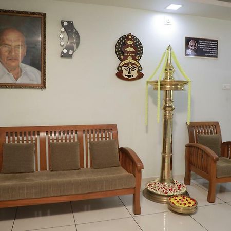 Pavithram Residency Bed & Breakfast โกลลัม ภายนอก รูปภาพ