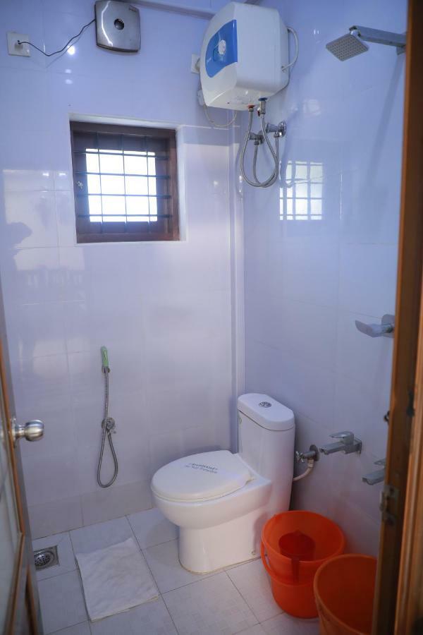 Pavithram Residency Bed & Breakfast โกลลัม ภายนอก รูปภาพ