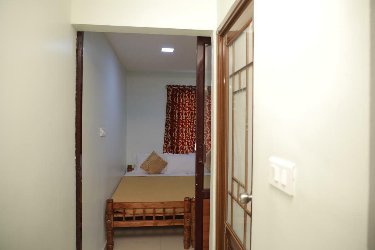 Pavithram Residency Bed & Breakfast โกลลัม ภายนอก รูปภาพ